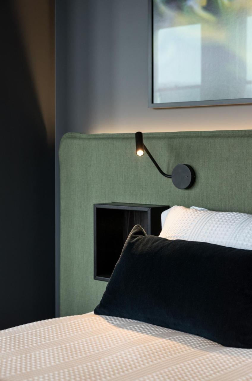 The Chamberson Hotel Dunedin Exterior photo A wall-mounted reading light